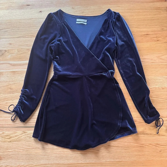 Urban Outfitters Brooklyn Blue Velvet Romper Playsuit Size Small - Picture 3 of 11
